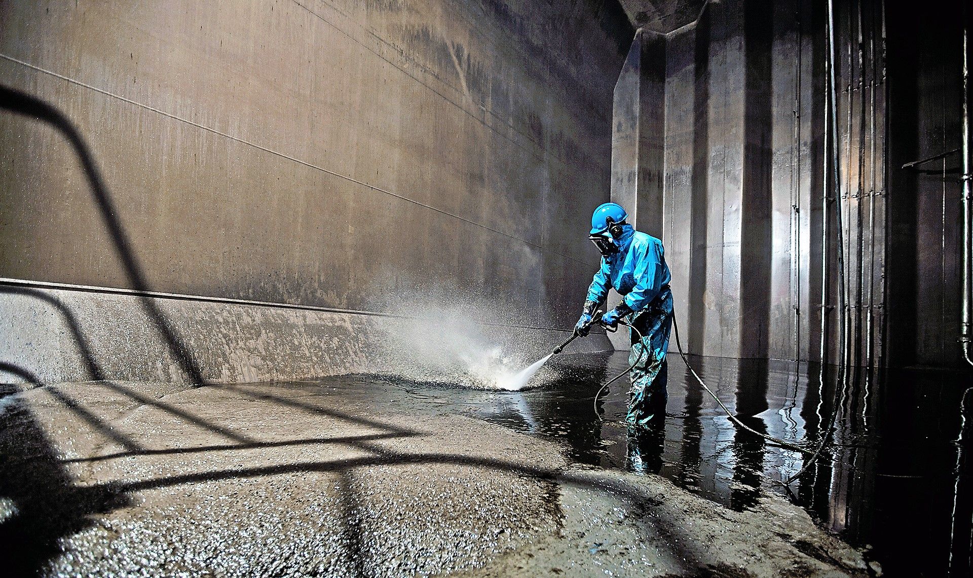 Tank Cleaning by High Pressure Water jetting , Ultra high Pressure Tank Cleaning  , Marine Scrubber Cleaning by High Pressure Water Jetting